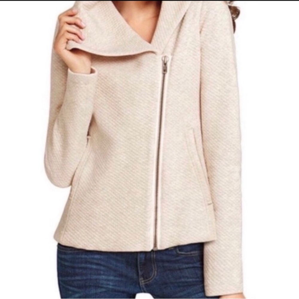 Cabi quilted cropped moto jacket, size small, looks great with jeans